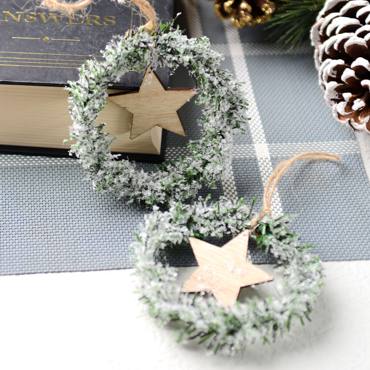 クリスマスリース 冬のベリーのリース（葉付き）